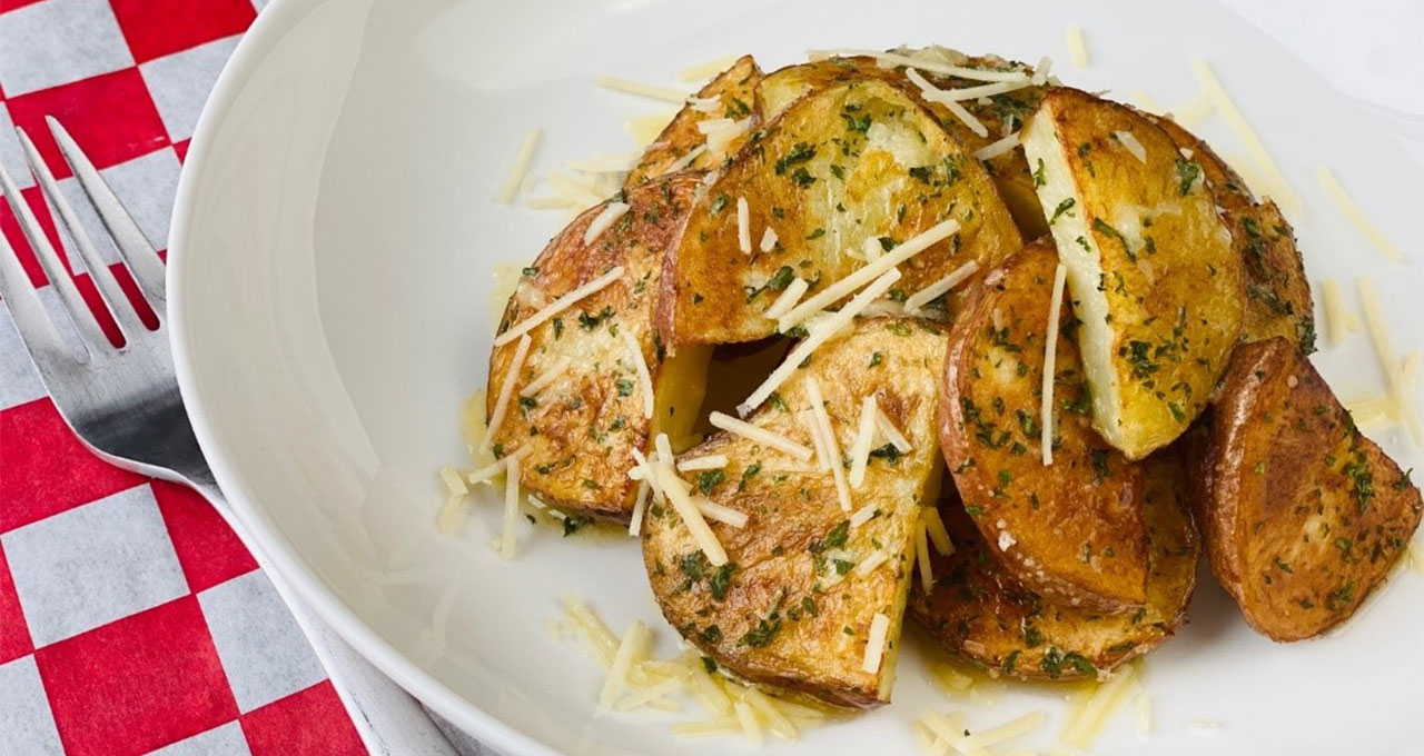 Air-Fryer-Garlic-Parmesan-Potatoes